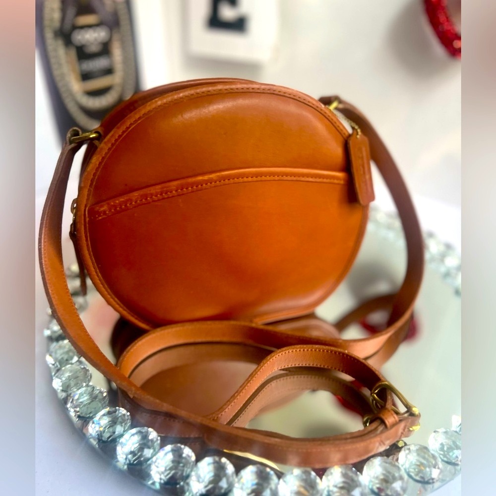 Coach vintage 90s BrownLeather Crossbody Bag with Structured Design - Picture 3 of 12